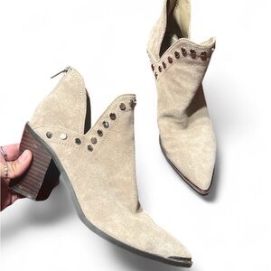 Marc Fisher Dayne Western Studded Beige Ankle Boots Size 7.5